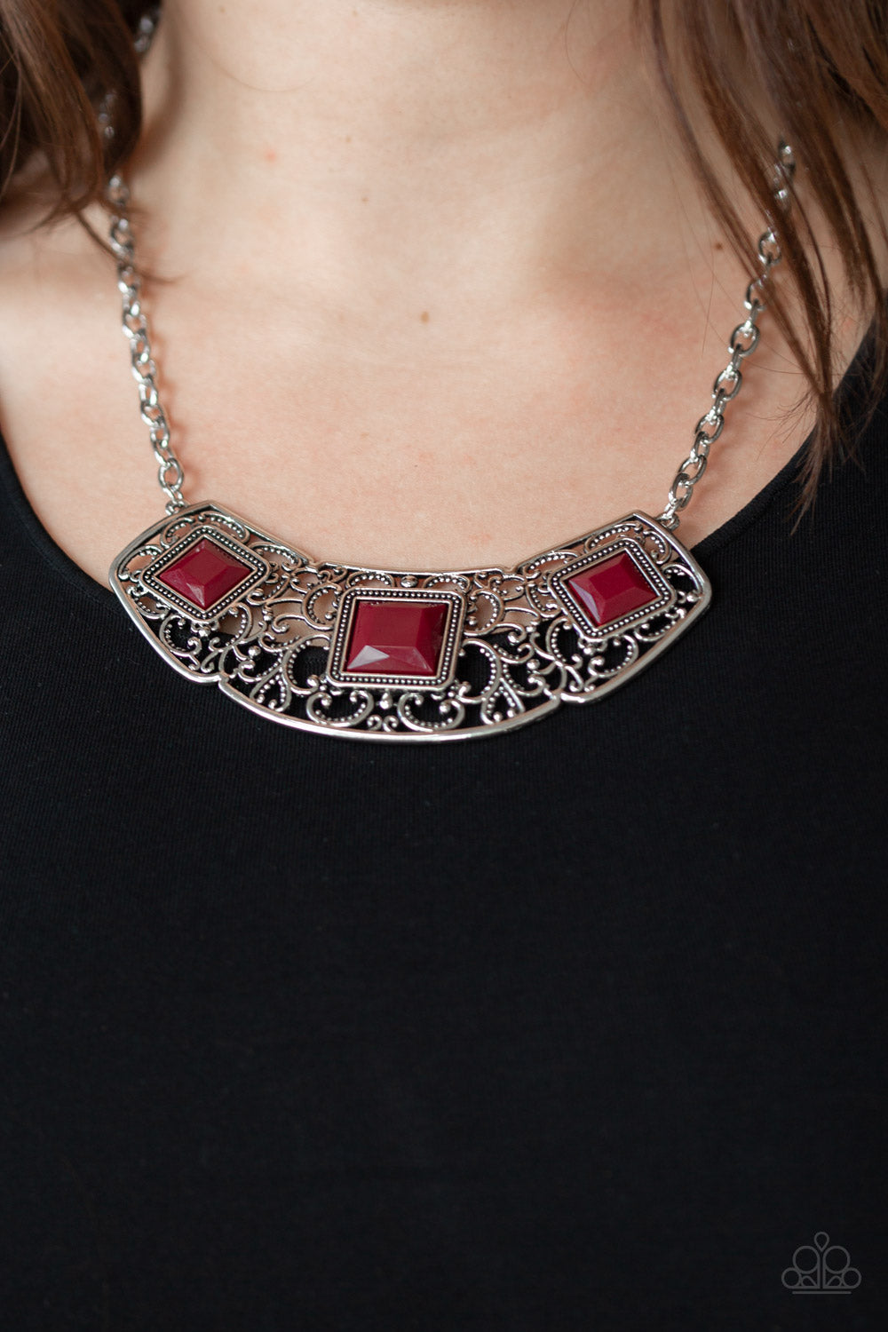 FEELING INDE-PENDANT - RED BIB FILIGREE NECKLACE