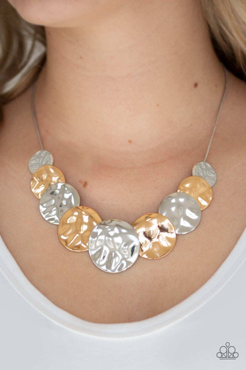 A DARING DISCOVERY - SILVER GOLD MEDALLIONS DISCS NECKLACE