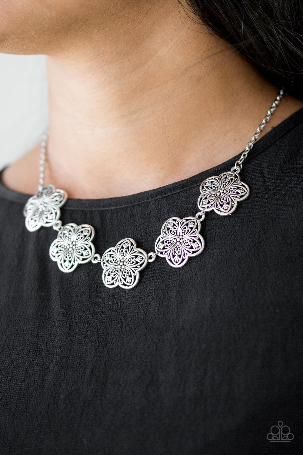GARDEN GROOVE - SILVER FILIGREE FLOWERS NECKLACE