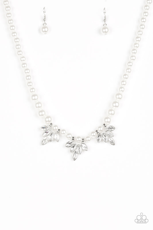 SOCIETY SOCIALITE - WHITE PEARLS RHINESTONES NECKLACE