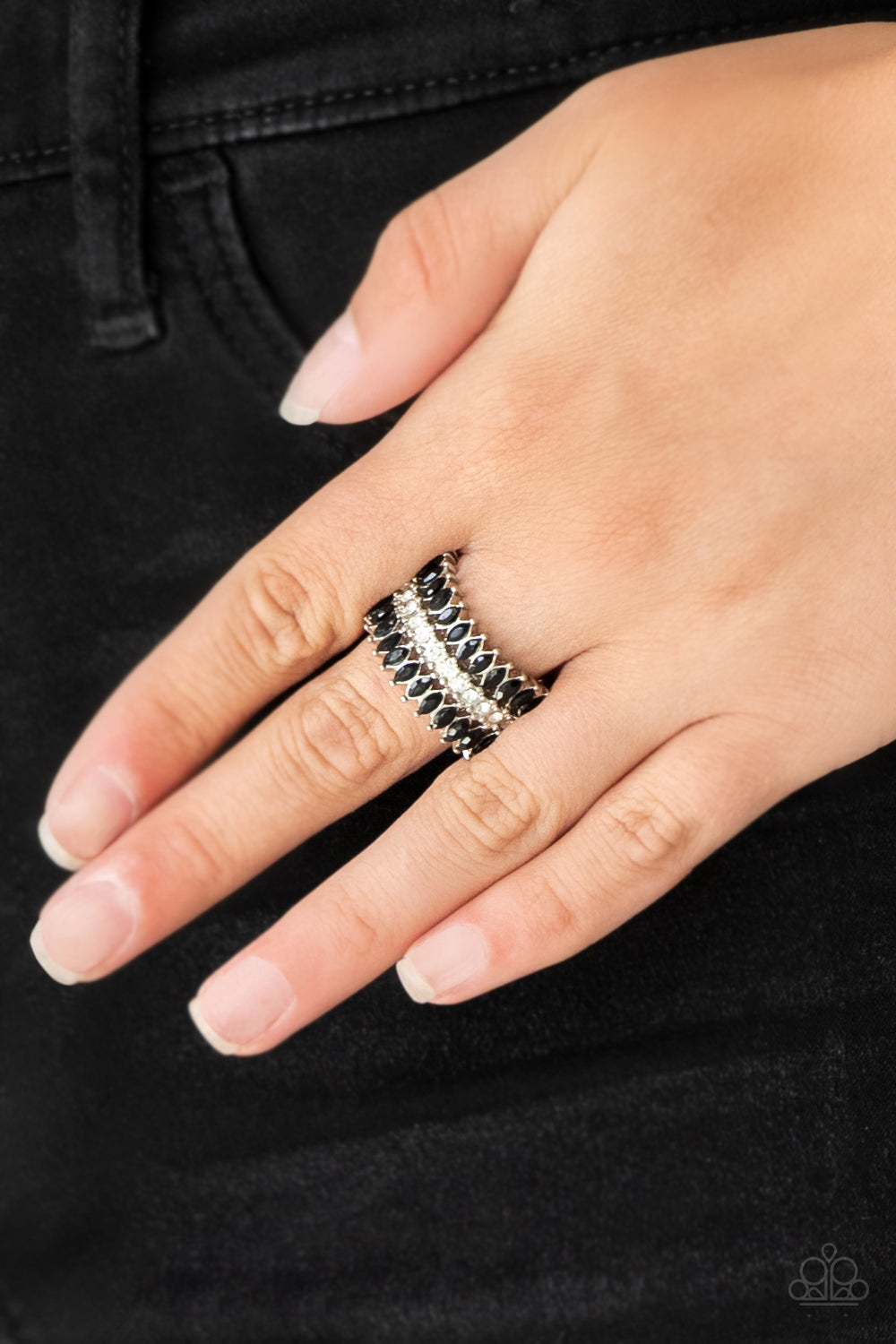 TREASURY FUND - BLACK RHINESTONES STRETCH RING