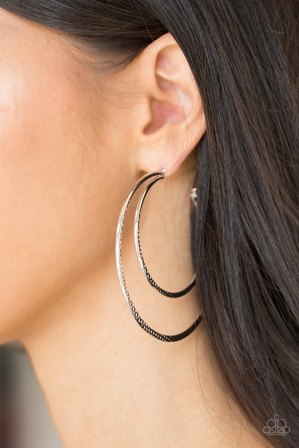 DROP IT LIKE ITS HAUTE - SILVER DOUBLE HOOP EARRINGS – Bee's