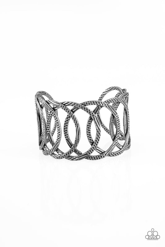 CIRCA DE CONTENDER - BLACK TEXTURED CIRCLES CUFF BRACELET