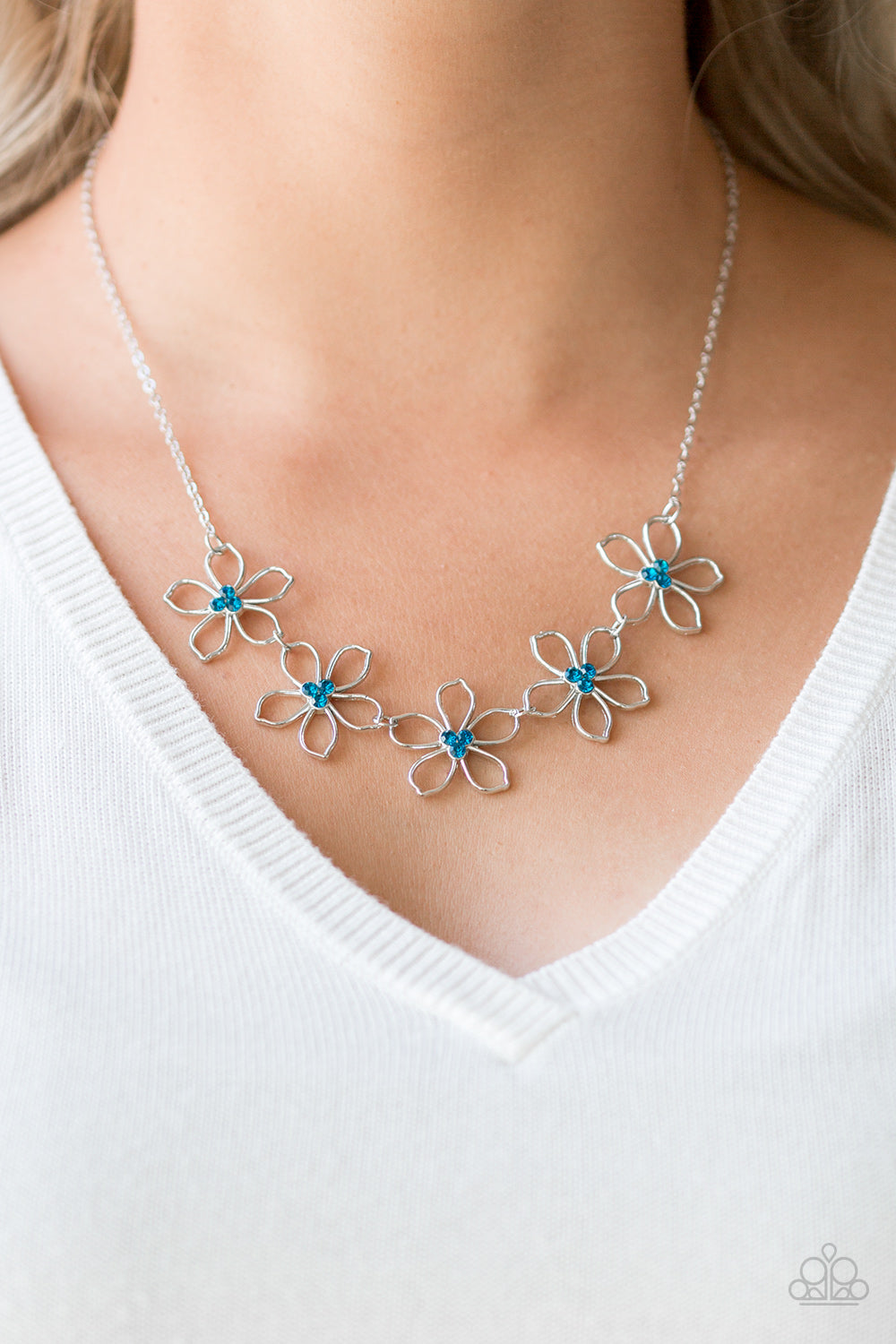 HOPPIN HIBISCUS - BLUE FLOWER NECKLACE