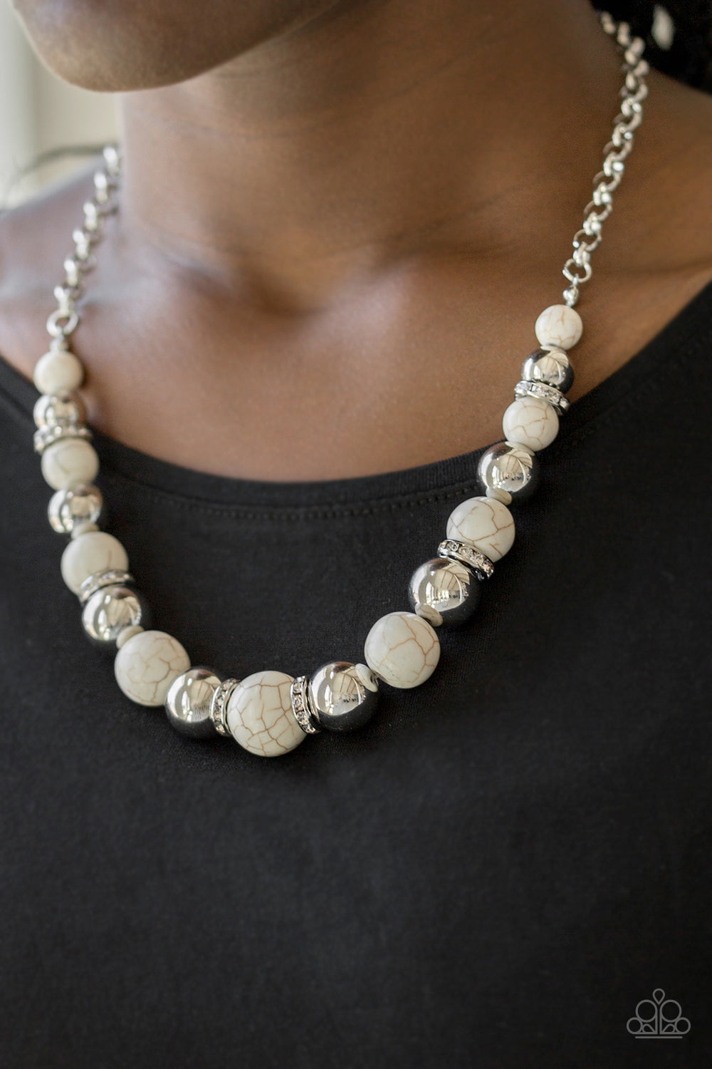 THE RULING CLASS - WHITE TURQUOISE RHINESTONES NECKLACE