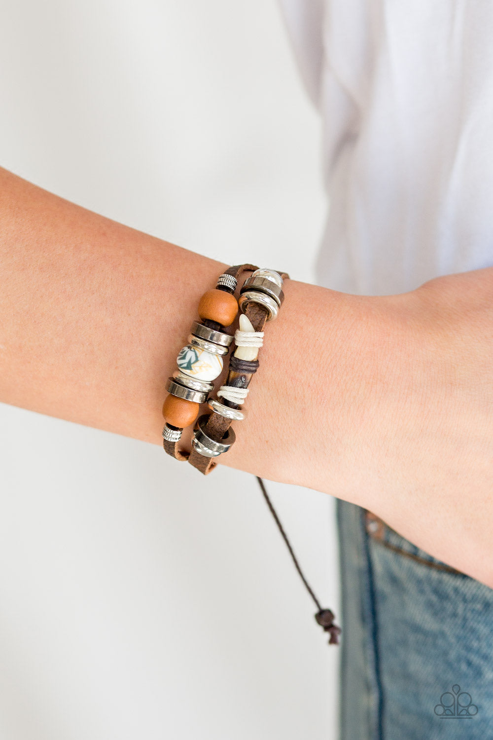 TRAIL TROTTER - BROWN LEATHER SUEDE ORANGE WHITE SILVER BEADS PULL CORD BRACELET