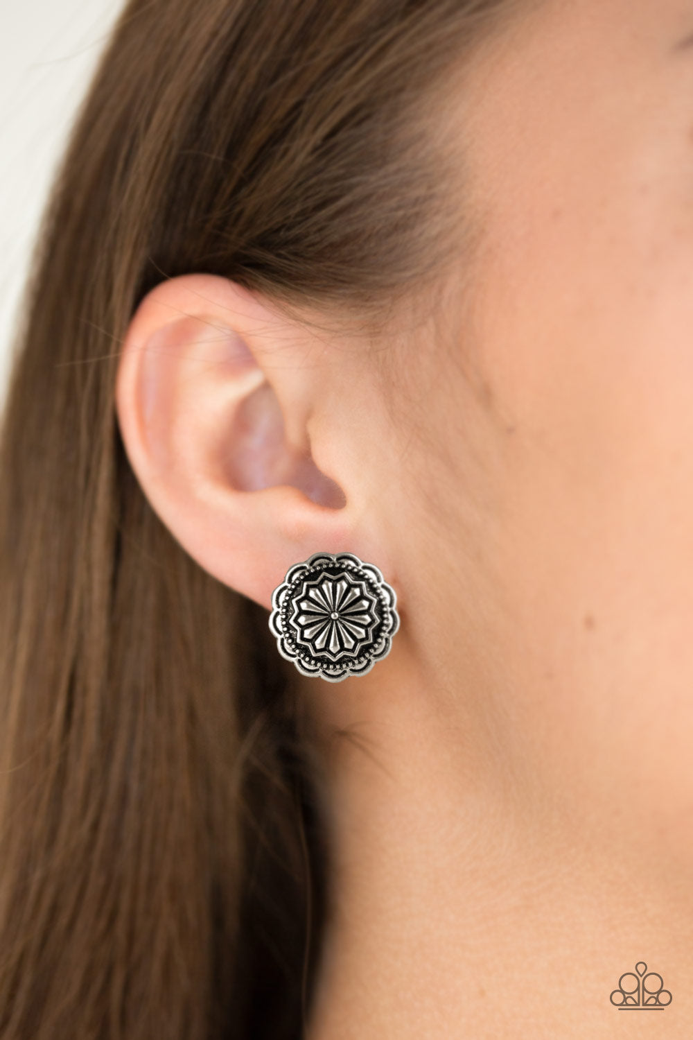 DURANGO DESERT - SILVER MEDALLION FLORAL SOUTHWEST EARRINGS