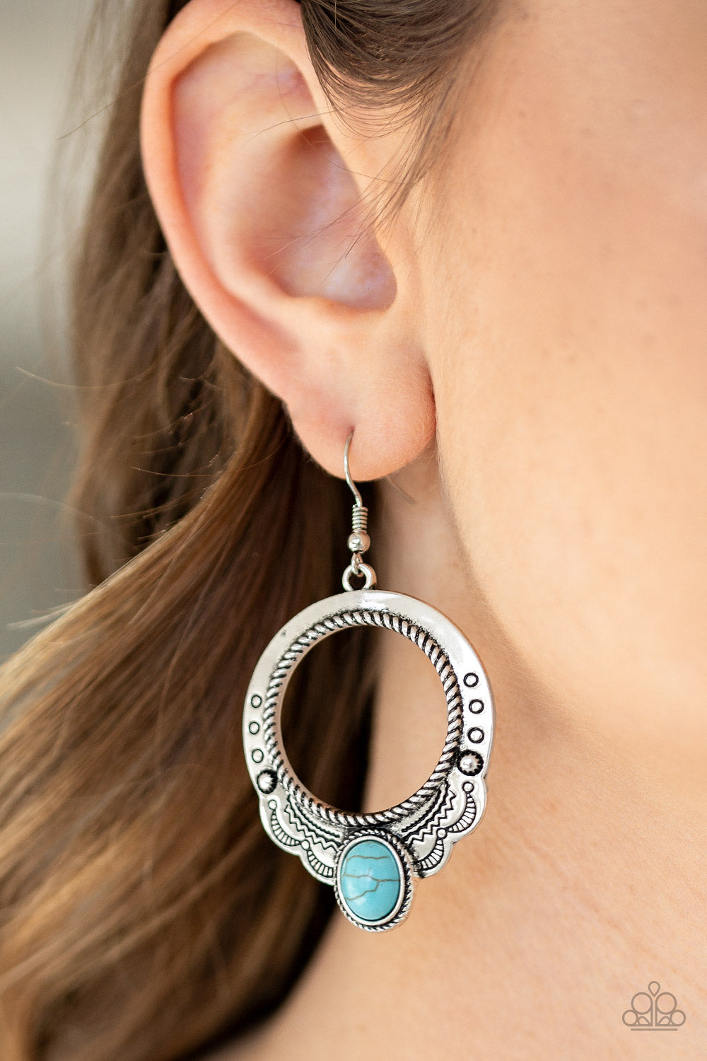 NATURAL SPRINGS - BLUE TURQUOISE OVAL SCALLOPED SILVER TEXTURED SOUTHWESTERN EARRINGS