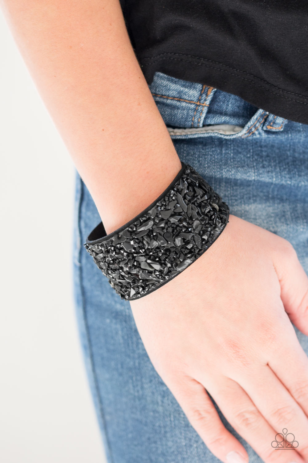 CRUSH RUSH - BLACK STONES RHINESTONES ROCK WRAP BRACELET