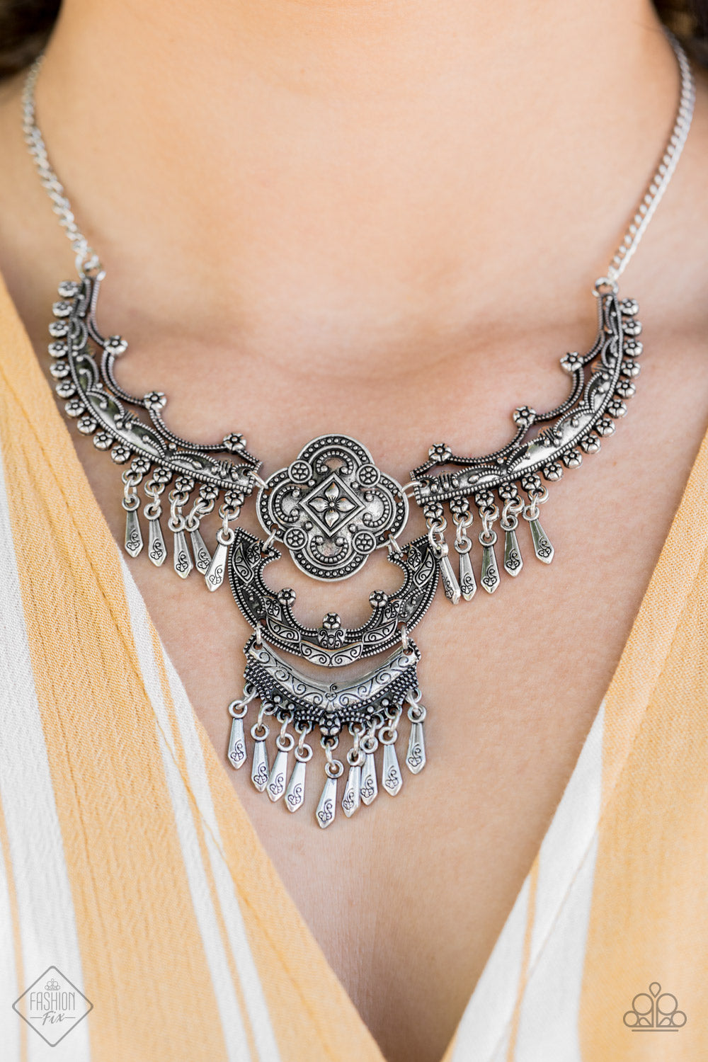 ROGUE VOGUE - SILVER BOHO TRIBAL SCALLOPED FRINGE NECKLACE