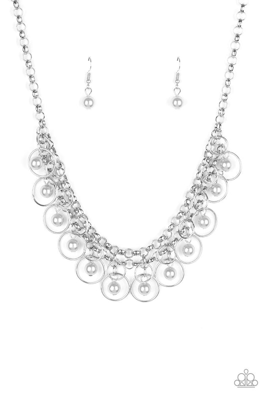 PARTY TIME - SILVER GRAY PEARLS IN HOOPS NECKLACE