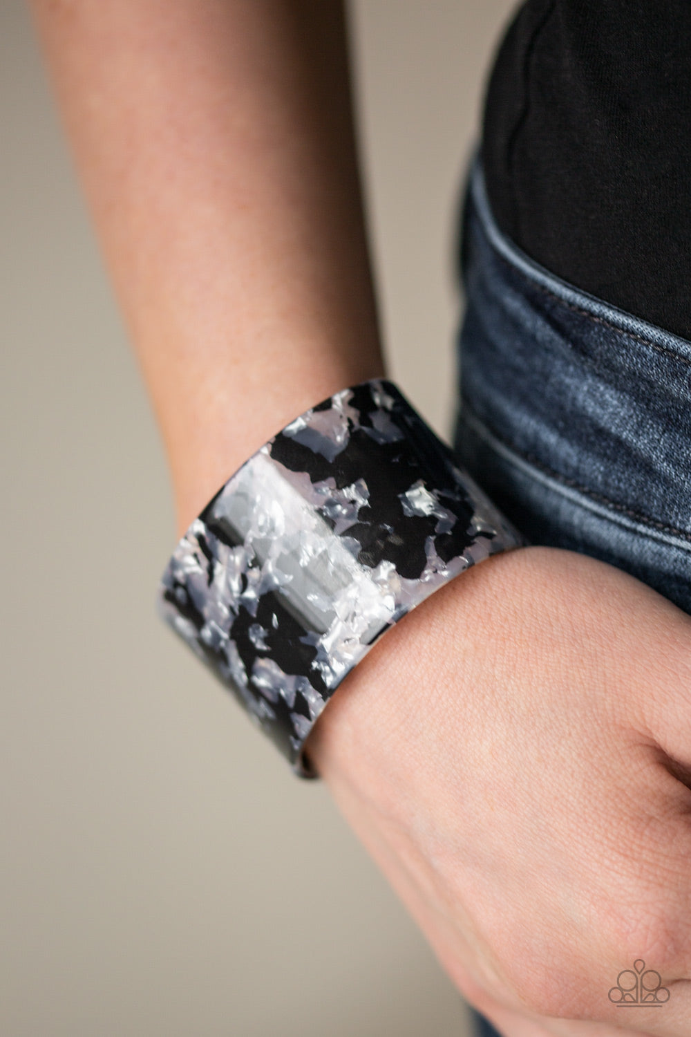 VOGUE REVAMP - WHITE ABSTRACT ACRYLIC CUFF BRACELET