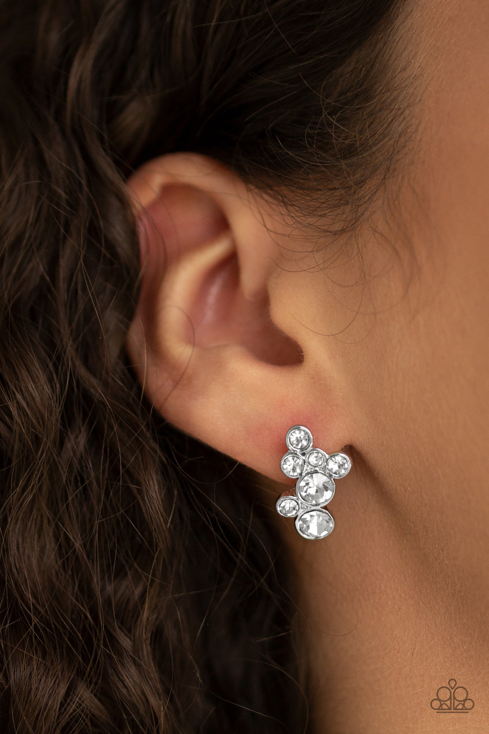 TREASURE TREAT - WHITE RHINESTONES CLUSTER POST EARRINGS