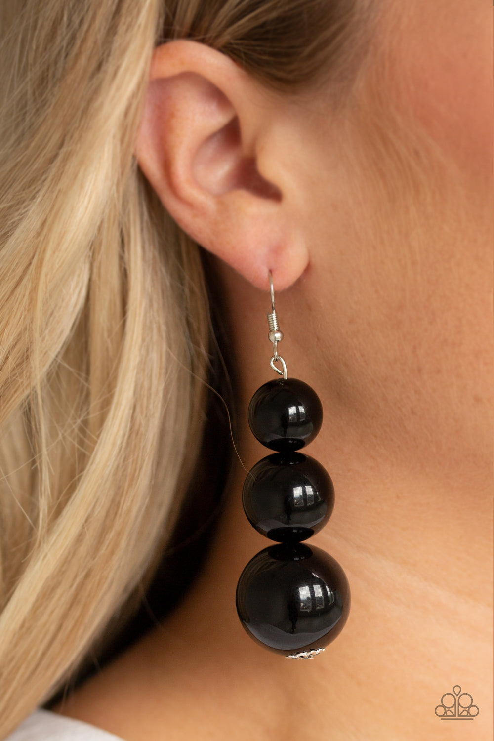 MATERIAL WORLD - BLACK GRADUATED BEADS EARRINGS