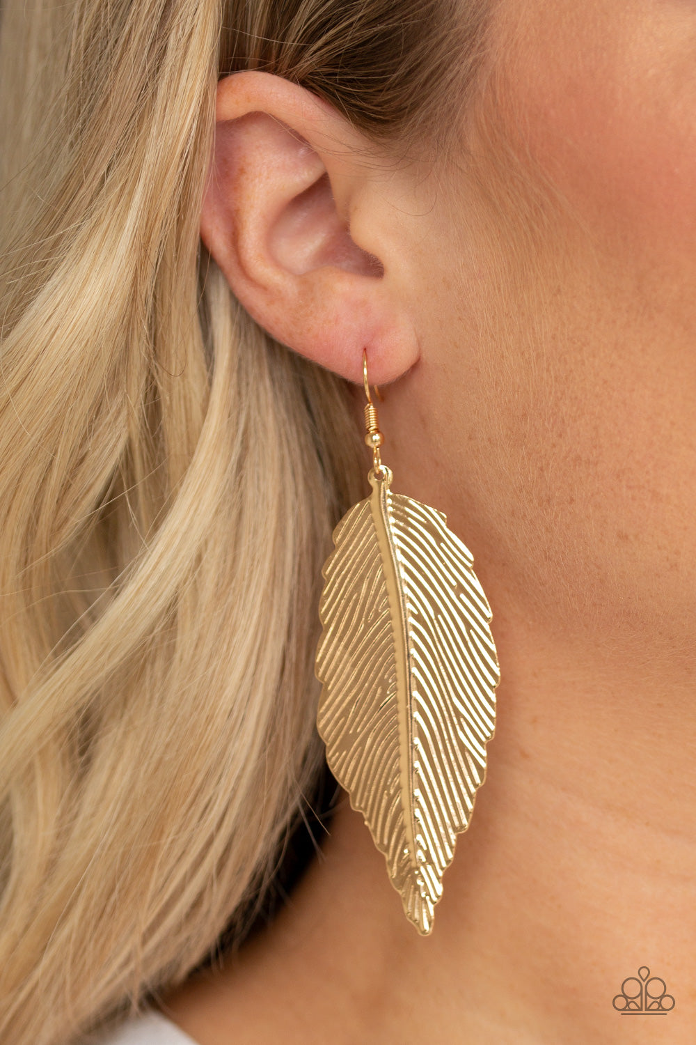 LOOKIN FOR A FLIGHT - GOLD FEATHER TEXTURE EARRINGS