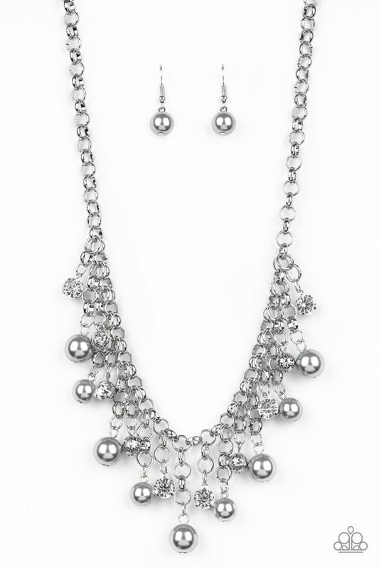 HEIR-HEADED - SILVER GRAY PEARLS RHINESTONES NECKLACE