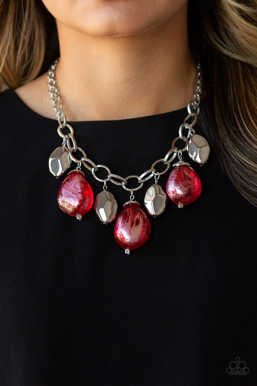LOOKING GLASS GLAMOROUS - RED GLASSY BEADS NECKLACE