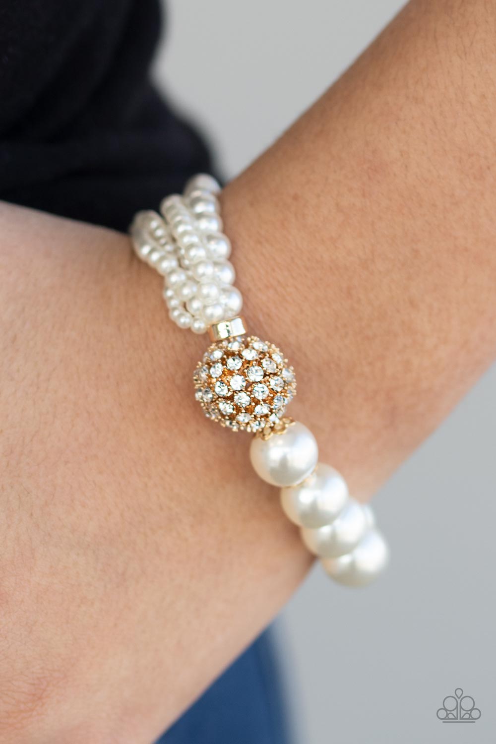 VINTAGE COLLISION - GOLD AND WHITE PEARLS STRETCH BRACELET