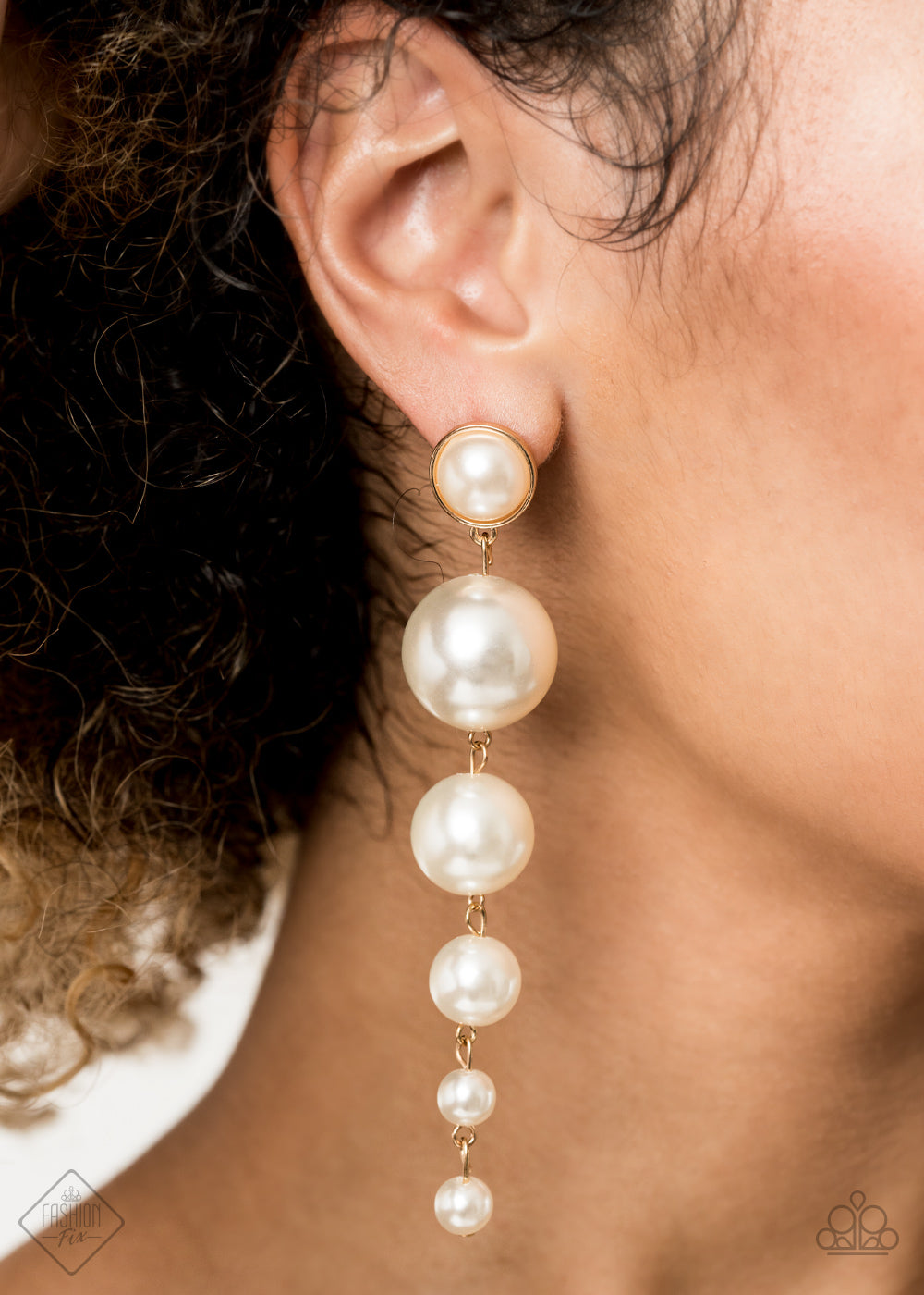 LIVING A WEALTHY LIFESTYLE - GOLD WHITE PEARLS GRADUATED POST FASHION FIX EARRINGS