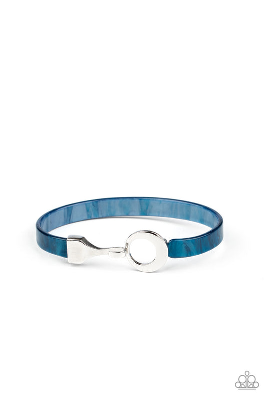 HAUTE BUTTON TOPIC - BLUE ACRYLIC BRACELET