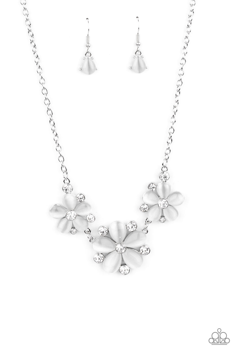 EFFORTLESSLY EFFLORESCENT - WHITE MOONSTONE FLOWERS NECKLACE