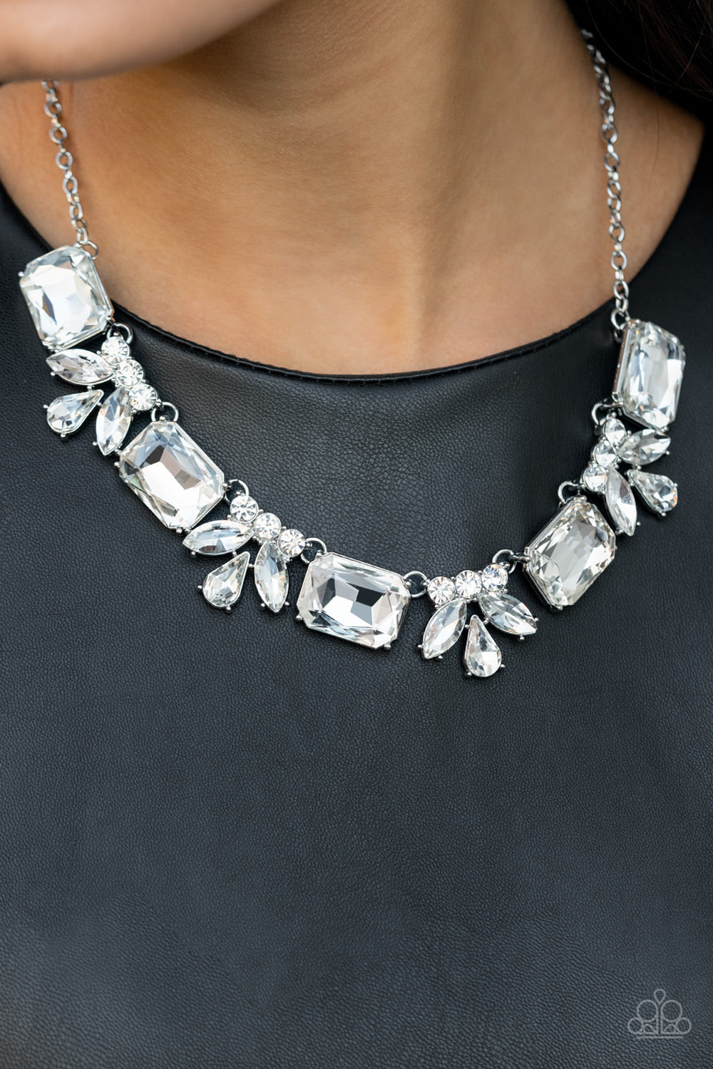 LONG LIVE SPARKLE - WHITE RHINESTONES GLAM NECKLACE