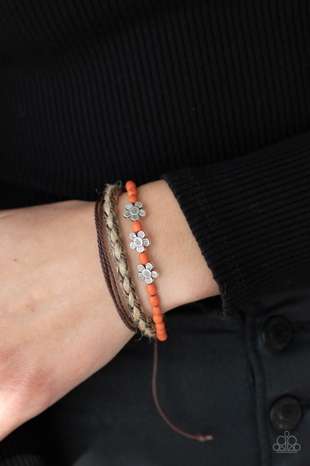 RAFFIA REMIX - ORANGE DRAW STRING BRACELET WITH SILVER FLOWERS
