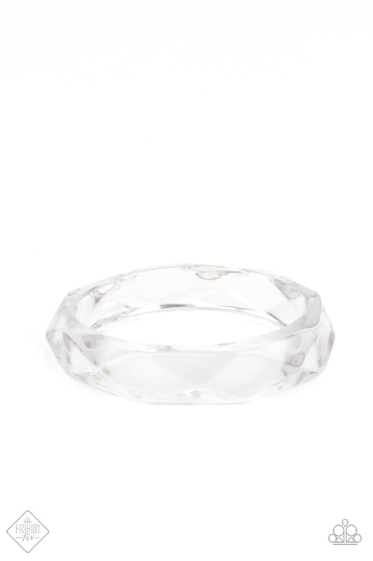 CLEAR-CUT COUTURE - WHITE FACETED ACRYLIC BANGLE FASHION FIX BRACELET
