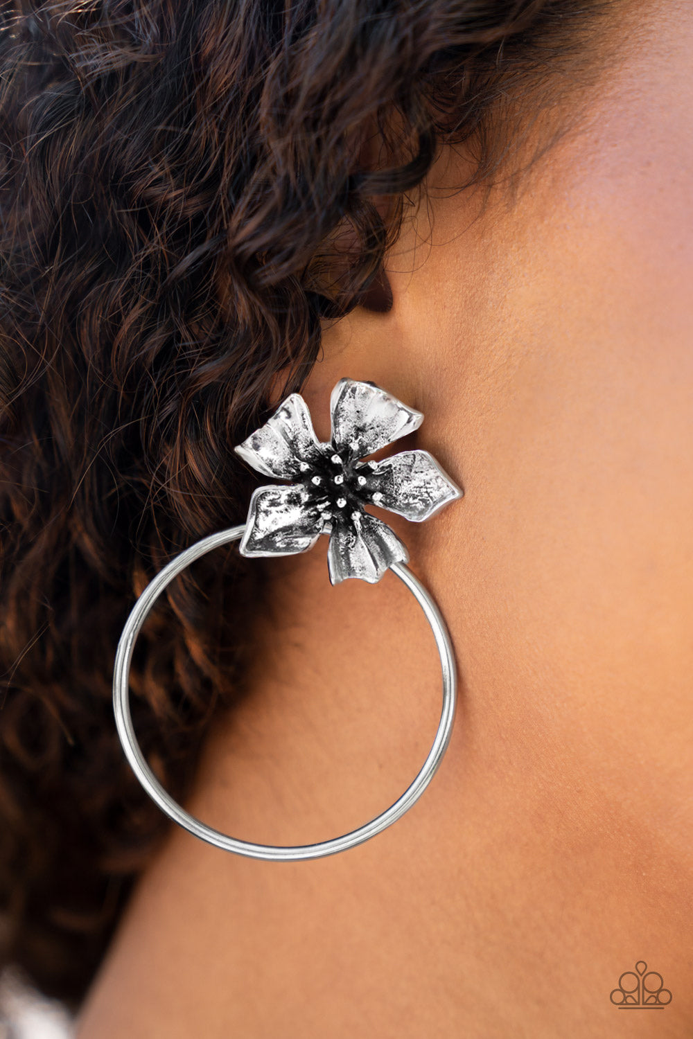 BUTTERCUP BLISS - SILVER ANTIQUED FLOWER CIRCLE HOOP POST LIFE OF THE PARTY AUGUST 2022 EARRINGS
