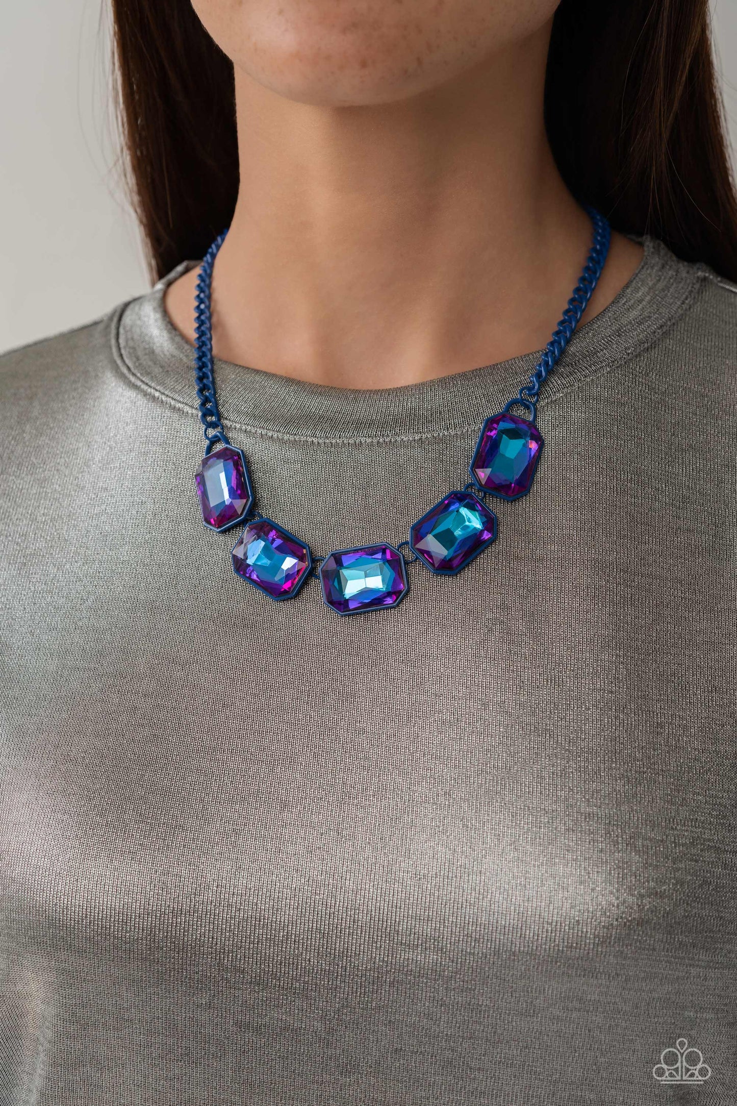 EMERALD CITY COUTURE - BLUE METAL PURPLE BLUEISH RHINESTONES NECKLACE LIFE OF THE PARTY JUNE 2023