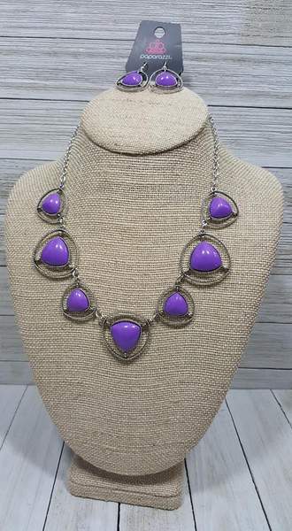 MAKE A POINT - PURPLE TRIANGLES SILVER NECKLACE