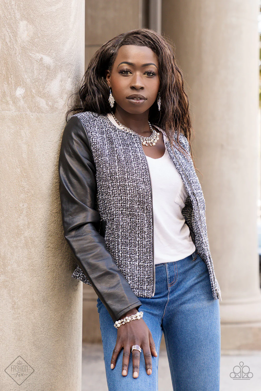 FIERCELY 5TH AVENUE - DECEMBER 2018 WHITE PEARLS AND RHINESTONES SET