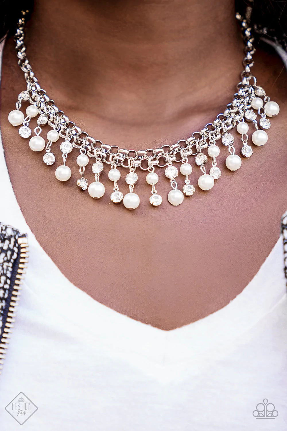FIERCELY 5TH AVENUE - DECEMBER 2018 WHITE PEARLS AND RHINESTONES SET